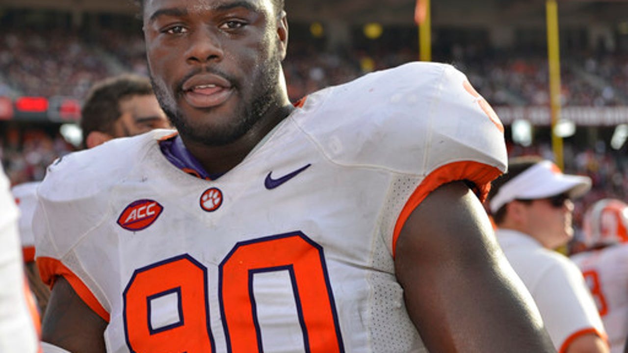 Column: Clemson's Lawson shouldn't play if risk too great